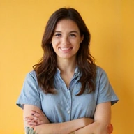 Portrait of Anna Nowak, a female nutritionist with a friendly and approachable smile